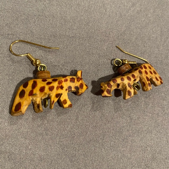 Carved wood earrings - Picture 3 of 3